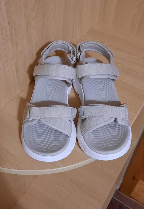 Сандалії Slazenger босоніжки р. 38-39 уст. 25 см на липучках на платформі