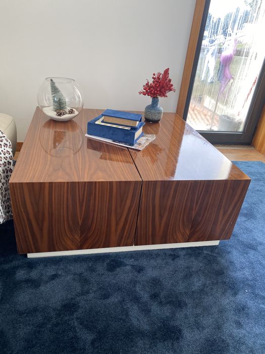 Vendo mesa de centro com garrafeira