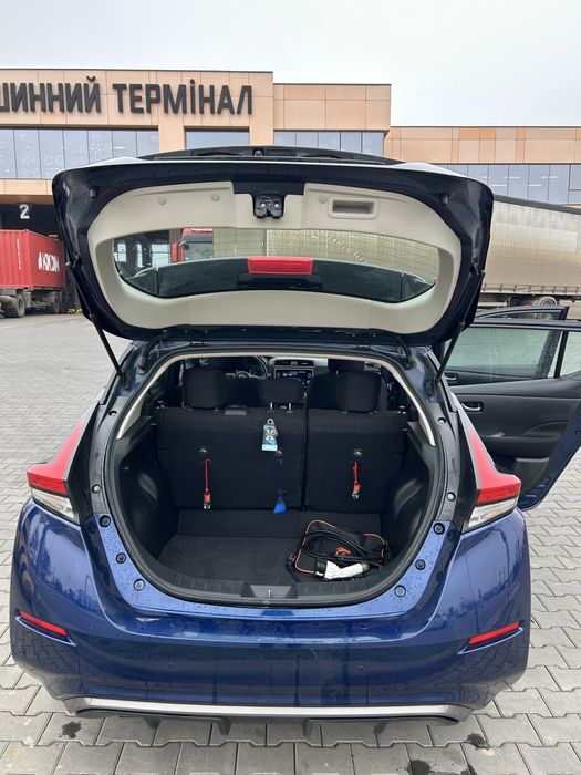 Нісан ліф 2024 року