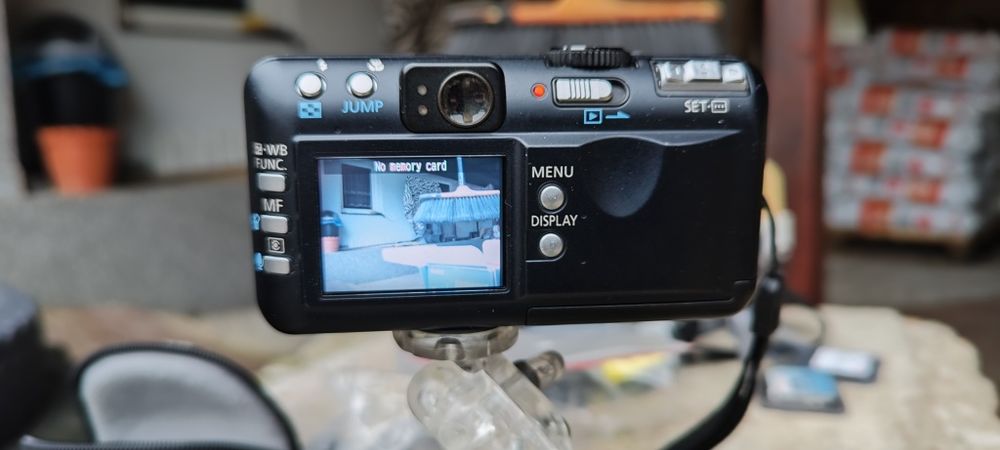 Canon PowerShot S50.