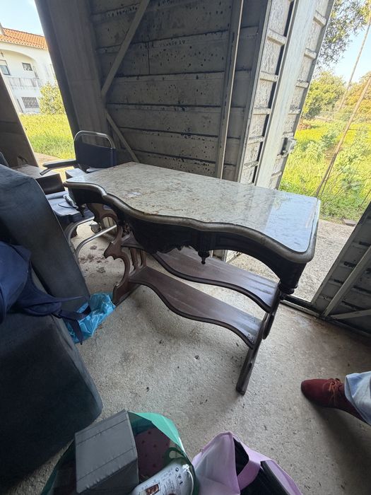 Vendo, sofa, mesa de entrada, cómodas, mesa de cabeceira, cadeiras…