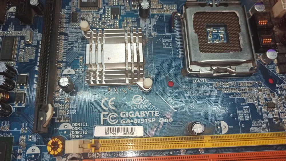 Материнская плата GIGABYTE GA-8I915P Duo