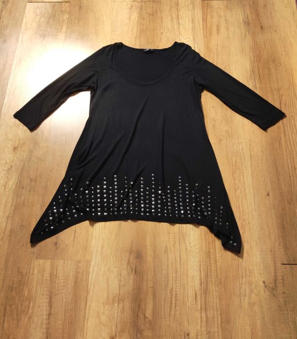 Asymetryczna czarna sukienka M&Co tunika z ćwiekami • wiskoza • L / XL