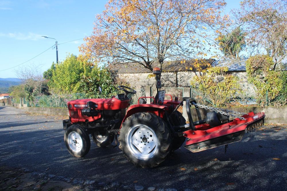 Vendo Trator Yanmar YM186D Diesel  - Tração Simples (Preço Negociável)