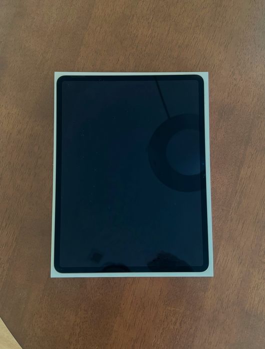 iPad Air 13” M3 + Magic Keyboard | Como novo | Bateria 100% | 128GB