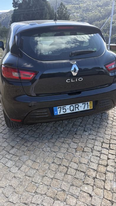 Renault Clio IV 1.5 dCi 90cv (Nacional) – 5 Portas – Excelente Estado