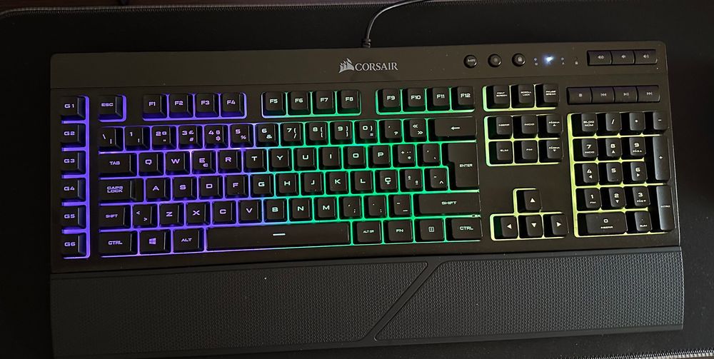 Teclado Gaming Corsair RGB layout PT