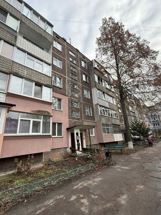 Продаж 2-х кімнатна район 15 школи