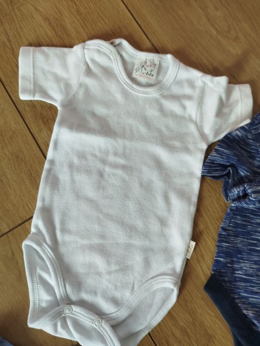 Zestaw 4 szt body z krótkim rękawem r. 68 dla chlopca