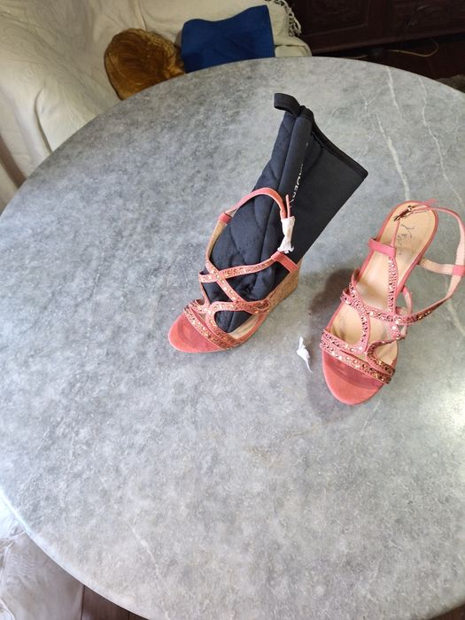 Sandalias novas de cunha