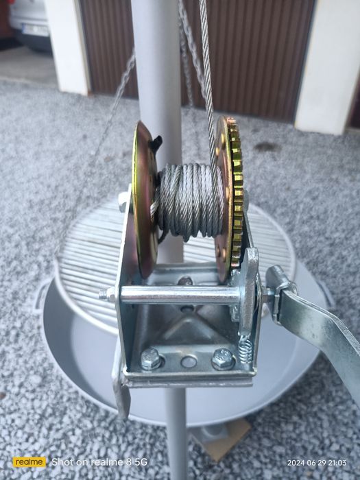 Grill ogrodowy z paleniskiem.