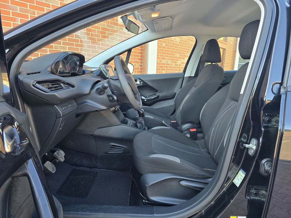 Peugeot 208 — fotografia 9