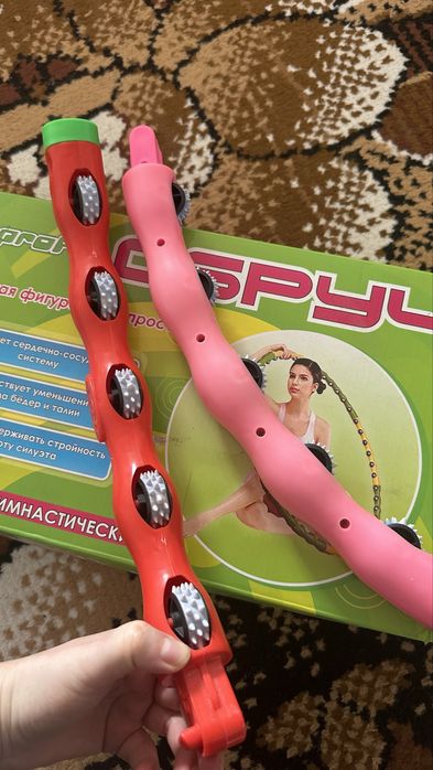 Хула-хуп массажный с колесиками-шипами.