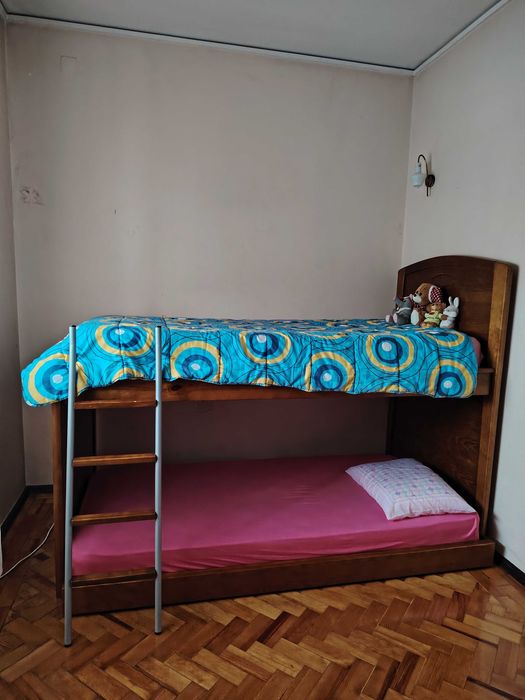 Beliche em madeira com colchão