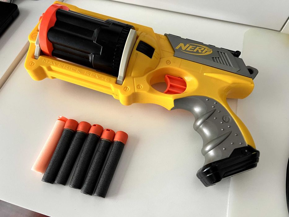 Nerf Gun (12 Bullets)64752262328195120