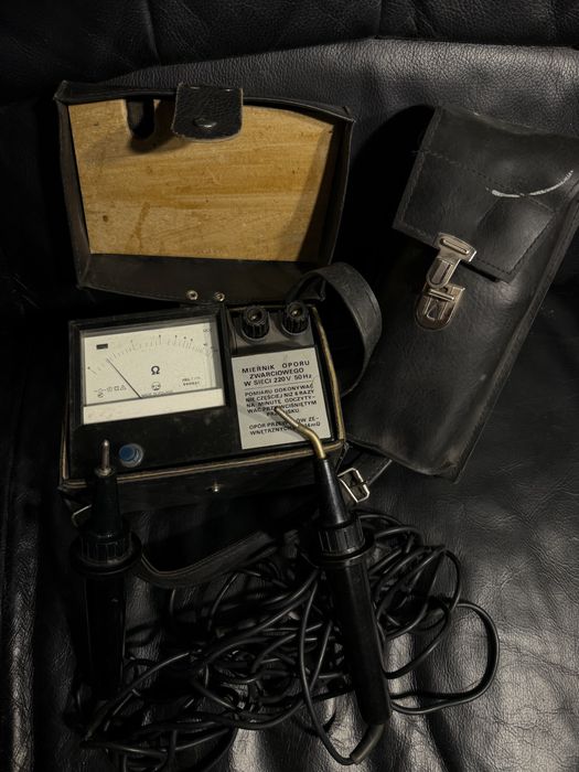 Stary miernik elektryczny oporu zwarciowego w sieci 220v 50hz