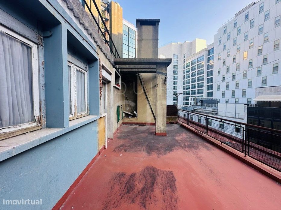 Apartamento T0+1 com Grande Terraço e Sótão - Avenidas Novas, Lisboa