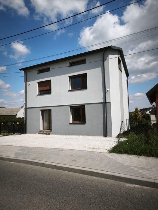 Dom po termomodernizacji NOWY DACH ELEWACJA PIEC - pow. łączna 432m2 pow. mieszkalna  180m2