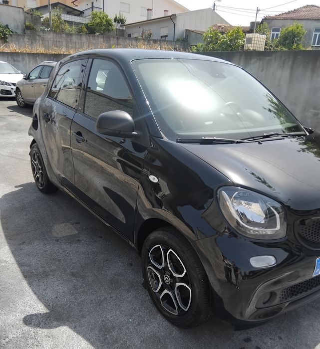 Vendo smart for two  passion 0.9 de 2017 nacional com 49 mil km  acidentado salvado