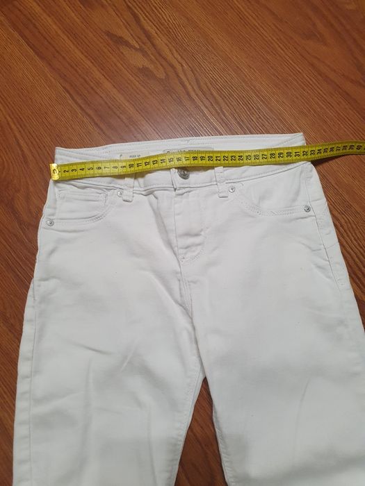 Білі джинси Bershka (EUR 36) Push up