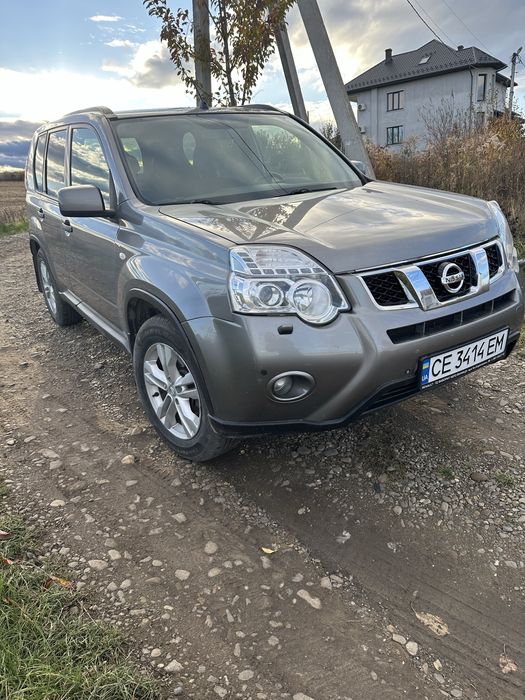 автомобіль Nissan