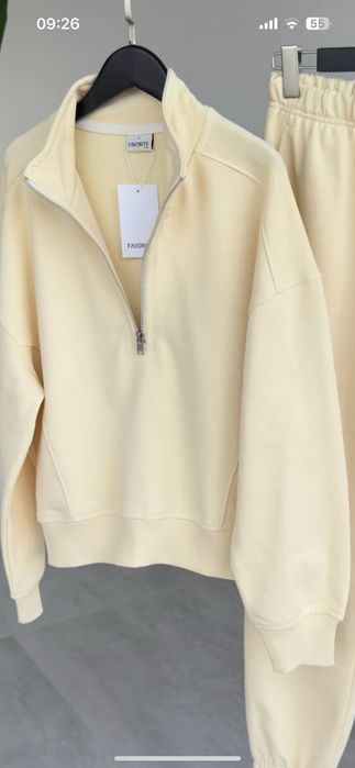 Світшот Favorite новий в молочному кольові