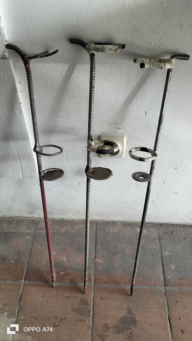 Vendo 5 suportes de cana de pesca em muito bom estado.