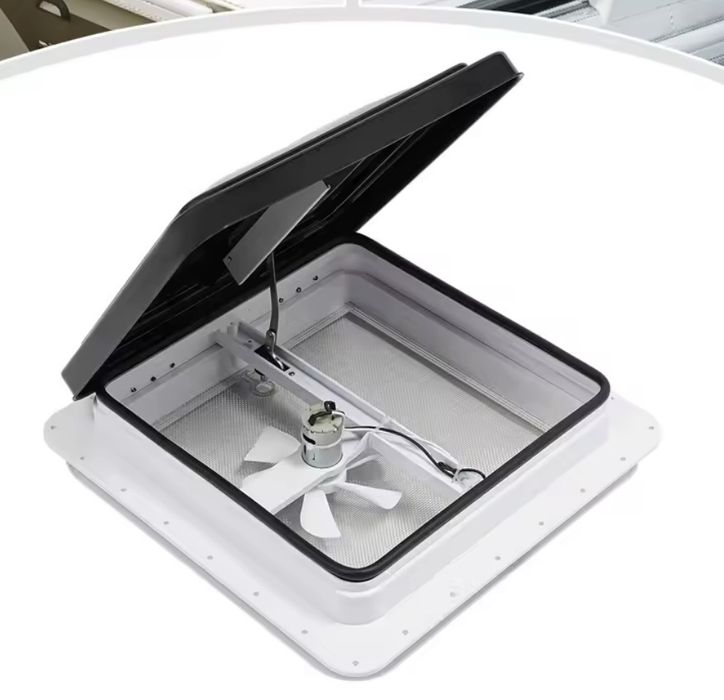 Okno dachowe przyczepa kamper