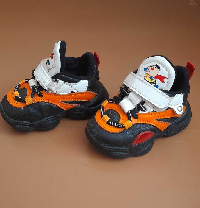 Демісезонні кросівки