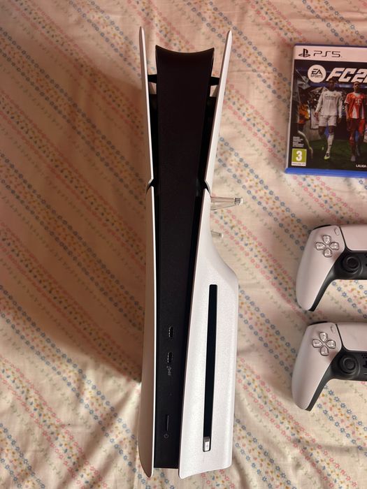 PS5 + 2 comandos + FC26