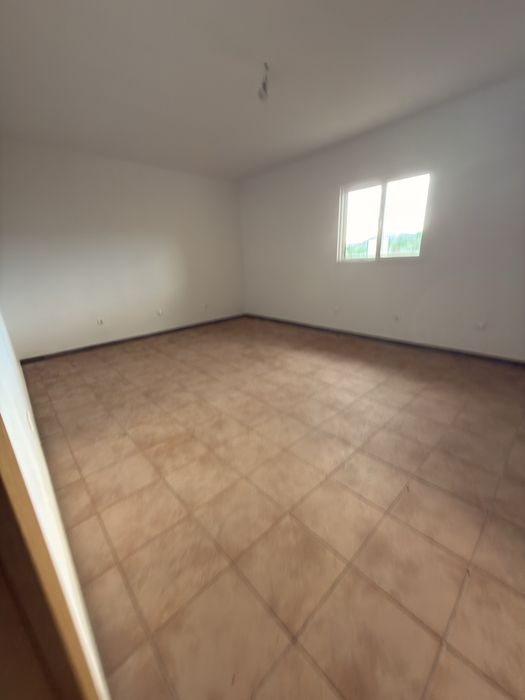 Aluga-se t2 em mozelos