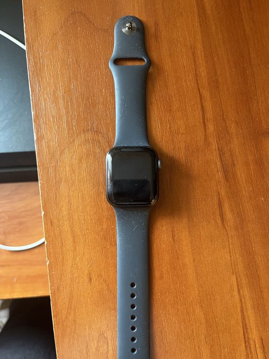 Продаю Apple Watch Nike SE 40mm GPS + Cellular (eSIM)