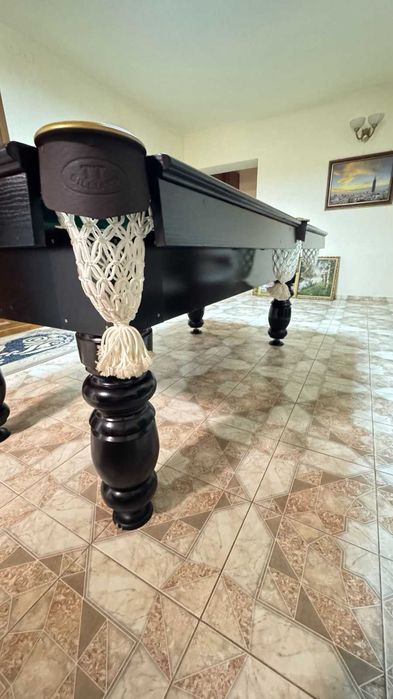 Більярдний стіл 220*120 см. З набором для гри .