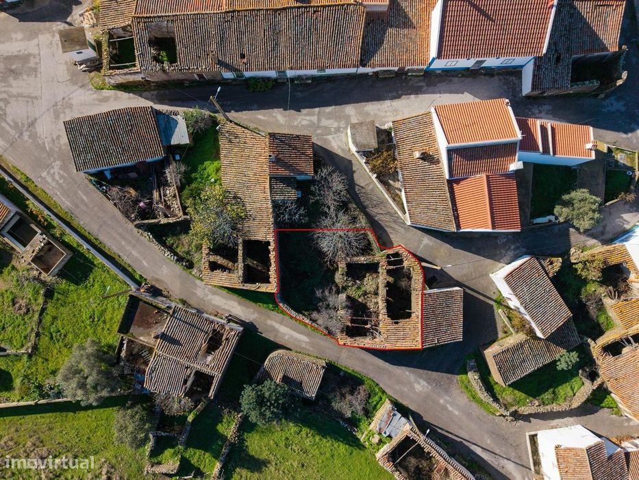 Moradia para recuperar para venda localizado no Pereiro-Alcoutim