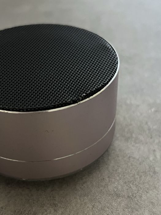 Różowy głośnik Bluetooth Audologic – działa super