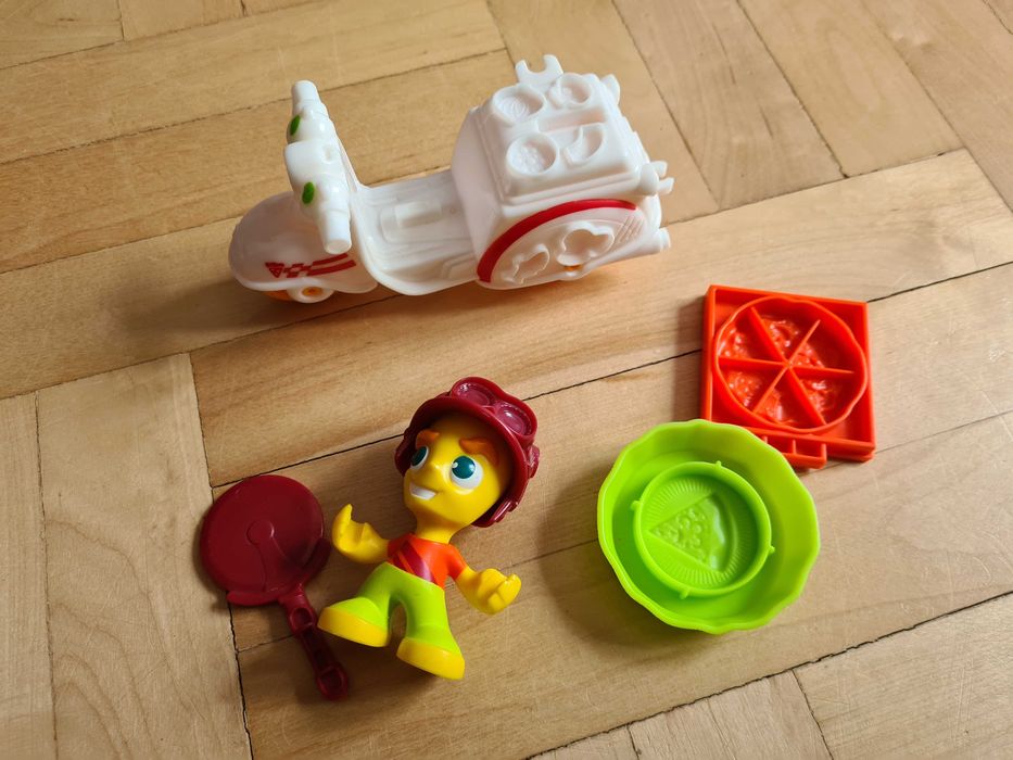 Ciastolina Play-Doh Town B5976 Dostawca Pizzy