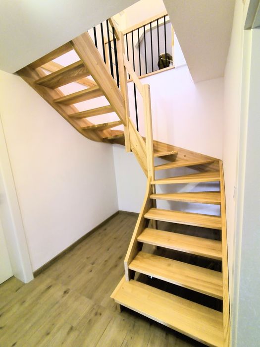 Schody drewniane,barierki,samonośne, ażurowe,
