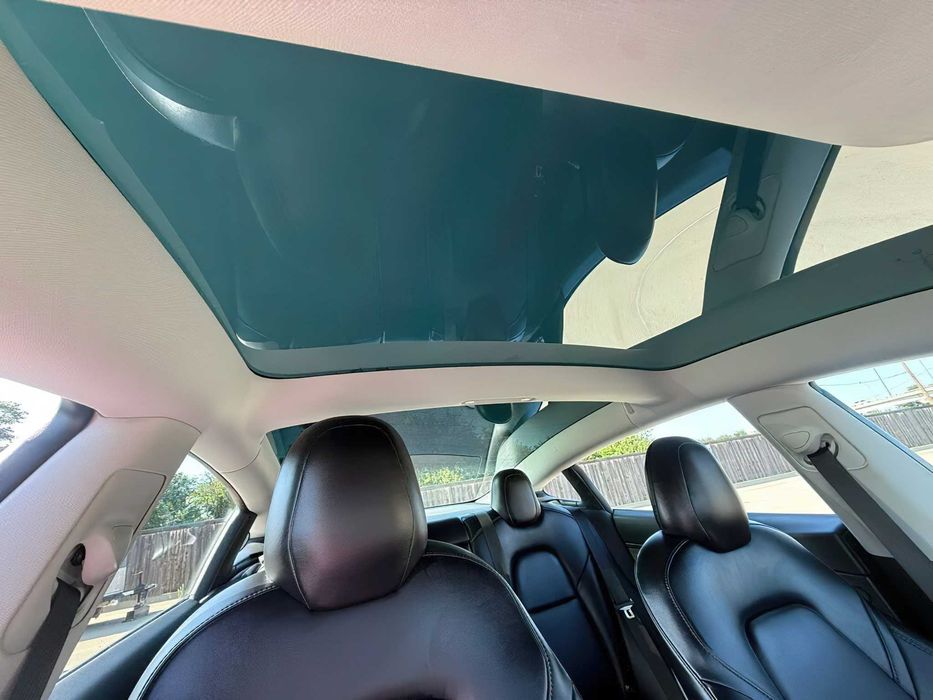 Tesla Model 3      2018