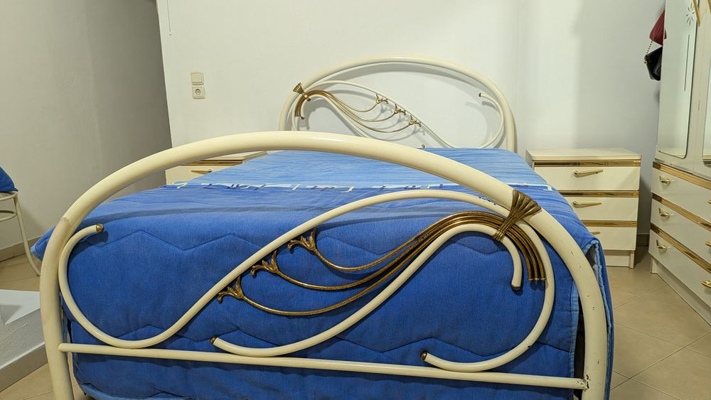 Quarto antigo completo