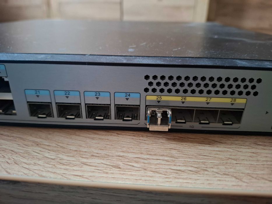 Switch Huawei S5720-28P-SI-AC (używany, sprawny)