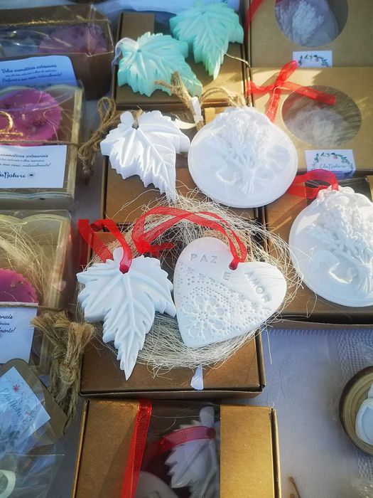 Peças originais em cerâmica perfumada, feitas à mão