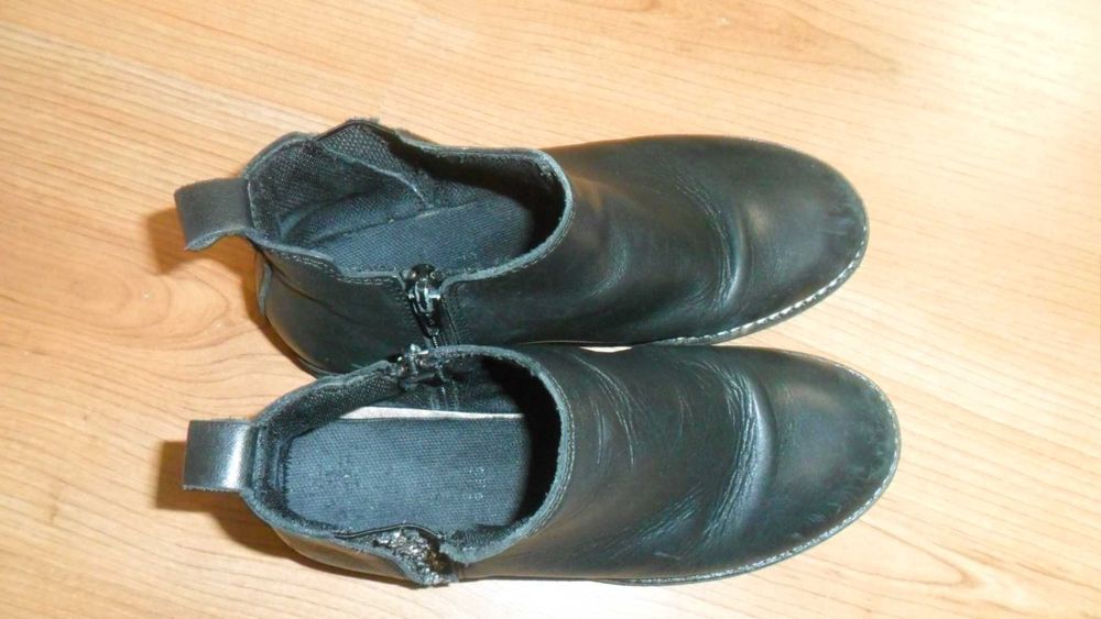 Botas criança em pele nº33 usadas em bom estado