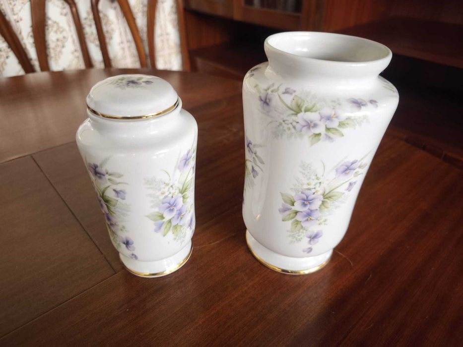 Potes ou jarras em porcelana