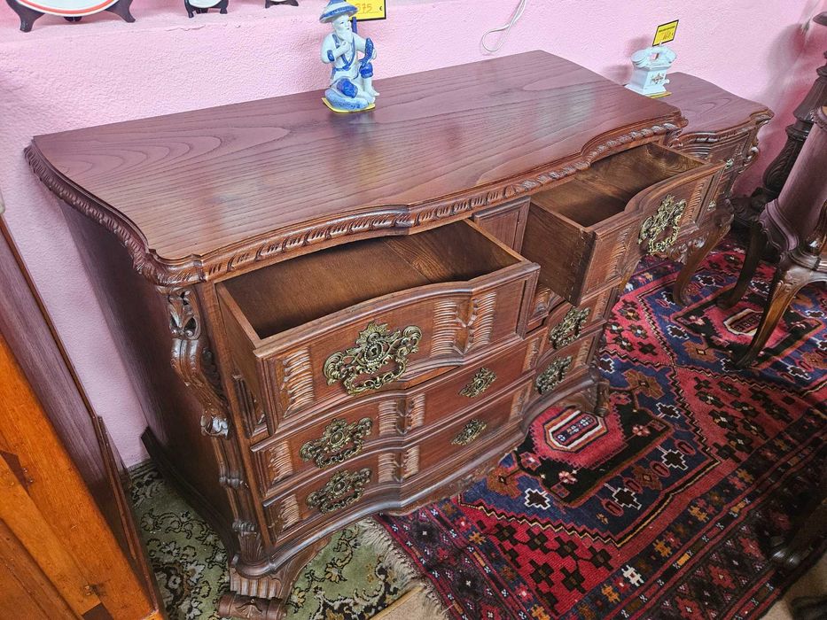 Cómoda antiga em madeira maciça - Restaurada