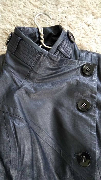 Кожаный плащ темно синего цвета