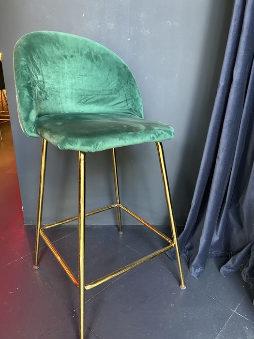 Banco alto de veludo