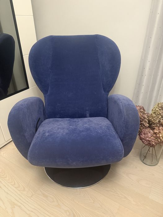 Fotel niebieski z regulacją.