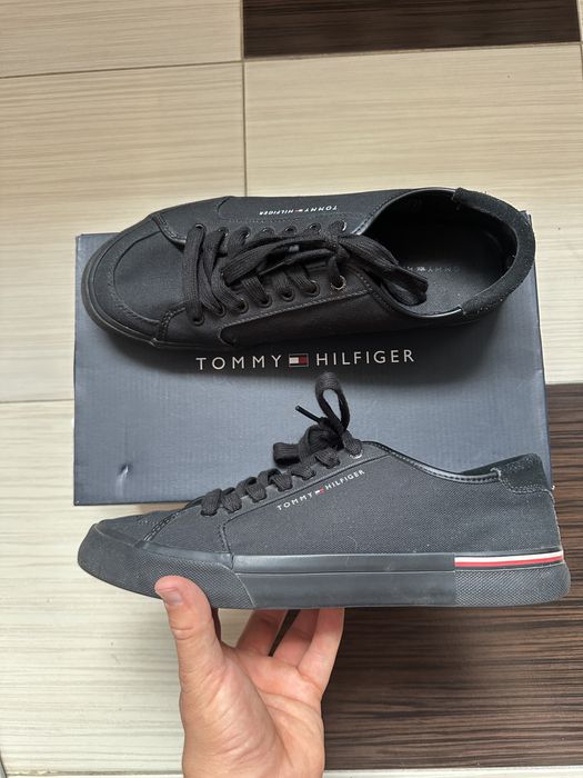 Tommy Hilfiger czarne tenisówki męskie 43 – klasyczne buty na co dzień