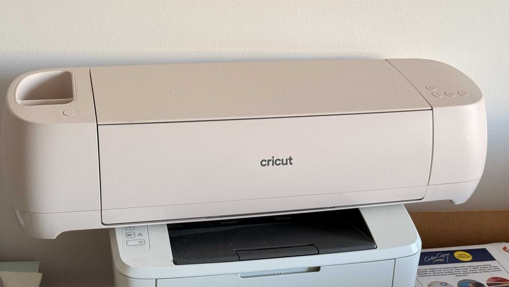 Cricut Explore 4 Seashell com acessórios e materiais