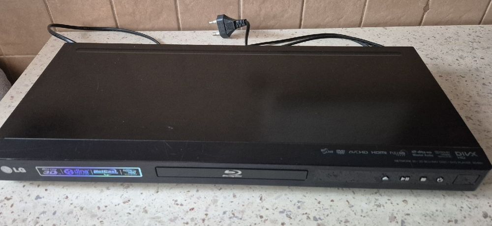 Telewizor  32" + odtwarzacz Blu-Ray